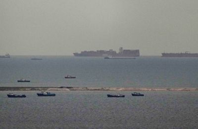 Το Ιράν εξετάζει να σταματήσει τις αποστολές πλοίων μέσω των Στενών του Ορμούζ, προκειμένου να αποφύγει τον αμερικανικό αποκλεισμό.