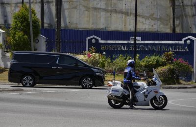 Η εταιρεία ειδοποίησε την αστυνομία μόλις αντιλήφθηκε την κλοπή και εντόπισε το όχημα στη γειτονική χώρα με τη χρήση δορυφορικής τεχνολογίας.