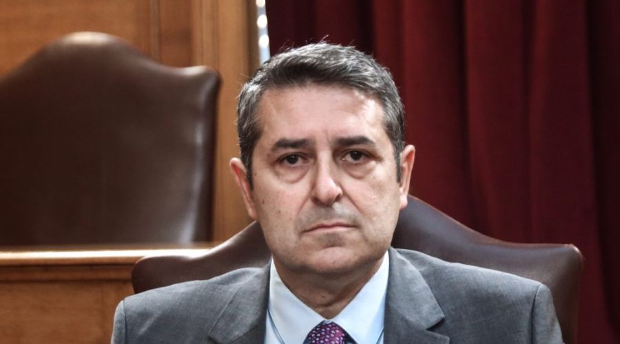 Όλοι εύχονται ο κ. Μυλωνάκης να αναρρώσει σύντομα και να ξεπεράσει πλήρως το επεισόδιο που υπέστη.