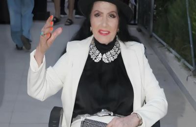 Στην εκπομπή «Happy Day» μίλησε η συνεργάτιδα και φίλη της Ζωζώ Σαπουντζάκη, Σταυρίνα Ευστρατιάδου, η οποία αναφέρθηκε στην καθημερινότητα και την κατάσταση υγείας της …