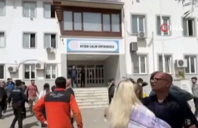 Στην περιοχή έχουν σπεύσει αστυνομικοί και πολλά ασθενοφόρα.