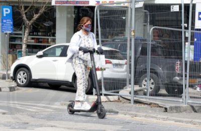 Η Ολομέλεια της Βουλής ψήφισε την Πέμπτη ώστε το ηλικιακό όριο χρήσης των συσκευών προσωπικής μικροκινητικότητας να ανέλθει στα 17.