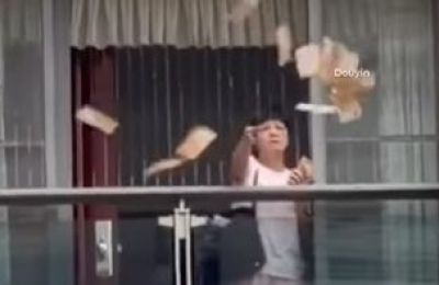 Πέταξε 160.000 δολ. από το μπαλκόνι μετά από τσακωμό με τον σύζυγό της