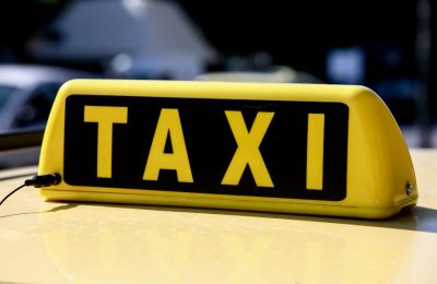 Αυστηρότερες ποινές για «πειρατικά ταξί» ψήφισε η Βουλή