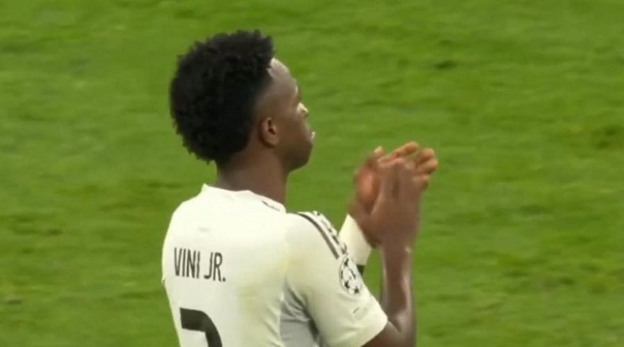 Το ειρωνικό χειροκρότημα του Βινίσιους