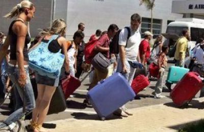 Μόνο τον Μάρτιο του 2026, μετά την έναρξη του πολέμου στο Ιράν, στις 28 Φεβρουαρίου, οι αφίξεις τουριστών μειώθηκαν κατά 61.538.