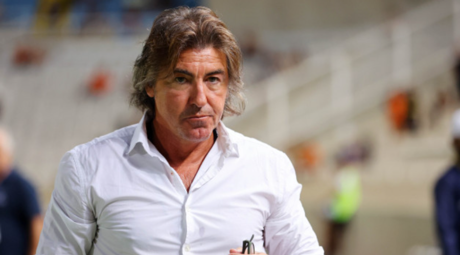 Συγκλονίζει ο Σα Πίντο για Ιράν: «Πέθανε αντίπαλος ποδοσφαιριστής»