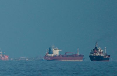 Το Ιράν ανοίγει τα Στενά του Ορμούζ για τα εμπορικά πλοία 