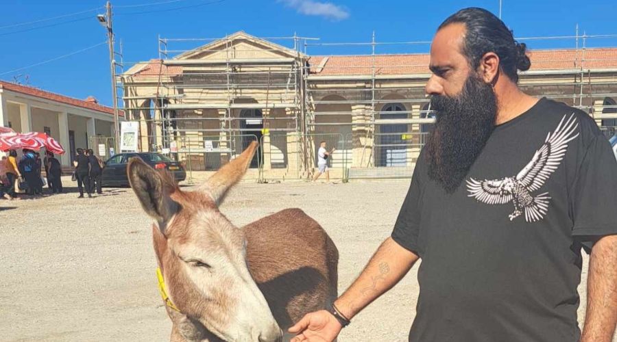 Ο Πέτρος Πέτρου (Αετός) υπενθύμισε στους followers του μια από τις πιο ριψοκίνδυνες ενέργειές του με δηλητηριώδες φίδι και το βίντεο έγινε viral