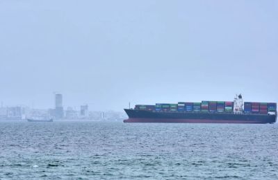 Ιράν: Εκ νέου απειλές για τα Στενά του Ορμούζ - Τι απαντά ο Τραμπ