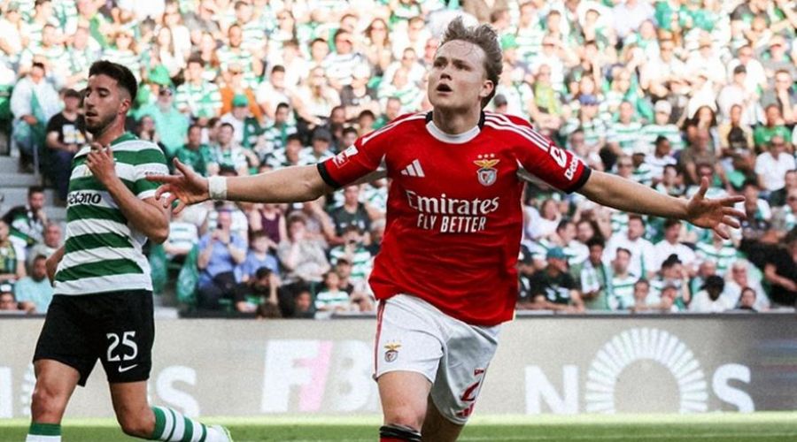 Θριαμβευτικό πέρασμα της Μπενφίκα από τη Λισαβόνα στο 93'!