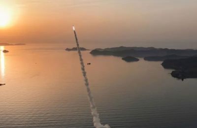 Η Βόρεια Κορέα εκτόξευσε 5 βαλλιστικούς πυραύλους (ΦΩΤΟ)