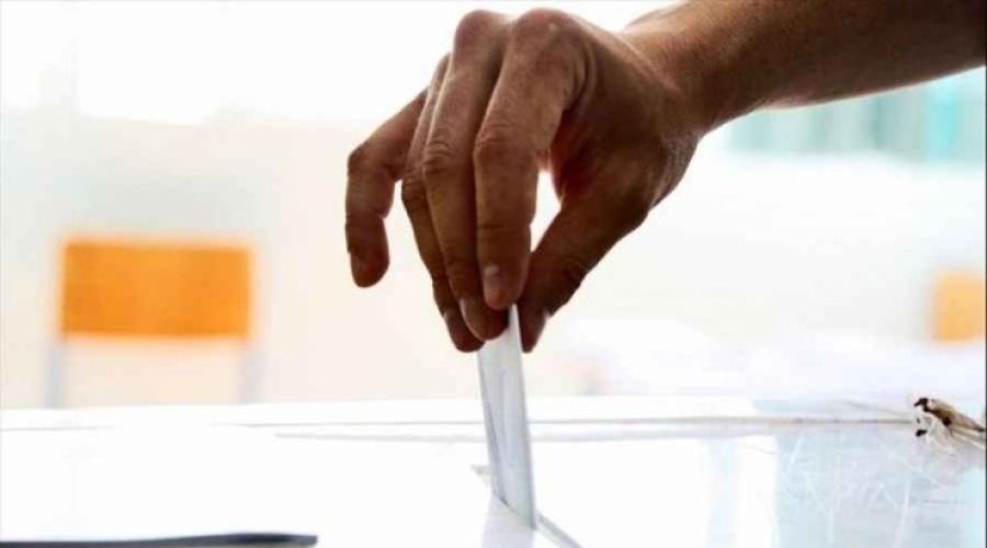 ΔΗΣΥ και ΑΚΕΛ εμφανίζονται ισοδύναμα με το ΕΛΑΜ να βρίσκεται στην τρίτη θέση.