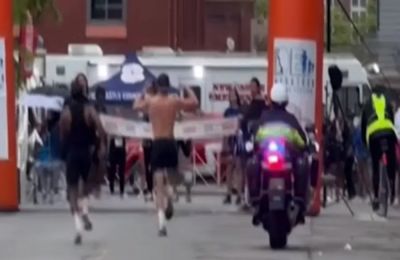 Δρομέας σε μαραθώνιο στο Ντέλαγουερ έχασε την πρώτη θέση γιατί βιάστηκε να πανηγυρίσει.