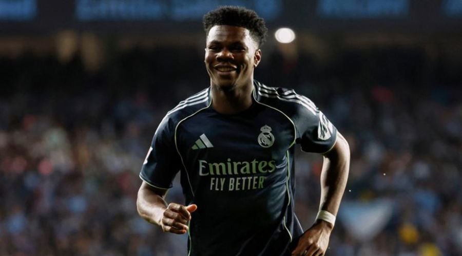 Ματιές της Μάντσεστερ Γιουνάιτεντ προς τον Τσουαμενί