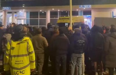 Λαϊκά δικαστήρια έξω από το γήπεδο της Λέστερ