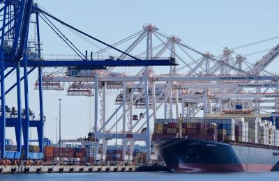 Νωρίτερα το ελληνόκτητο πλοίο «EPAMINONDAS», σημαίας Λιβερίας έγινε στόχος στα ανοιχτά του Ομάν.