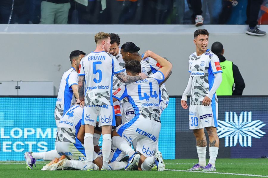 Ματσάρα και «μπλε» προβάδισμα τελικού (vid)