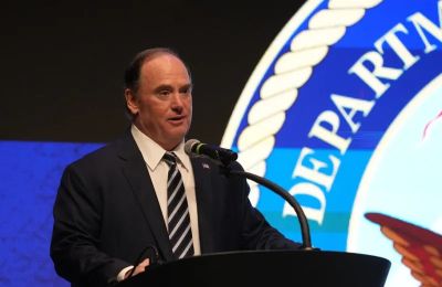 Ο Τζον Φέλαν.