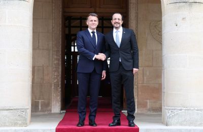 Ο Μακρόν «χόρεψε» Τηλλυρκώτισσα στο Προεδρικό (ΒΙΝΤΕΟ)