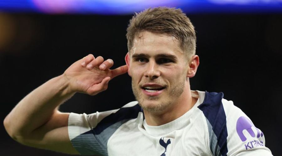 Σε «κόκκινο διάβολο» θέλει να μετατρέψει τον Βαν ντε Βεν η Γιουνάιτεντ