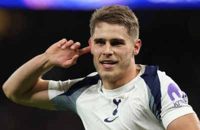 Σε «κόκκινο διάβολο» θέλει να μετατρέψει τον Βαν ντε Βεν η Γιουνάιτεντ