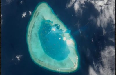 Η Κίνα κατασκευάζει νησί για να το χρησιμοποιεί ως στρατιωτική βάση