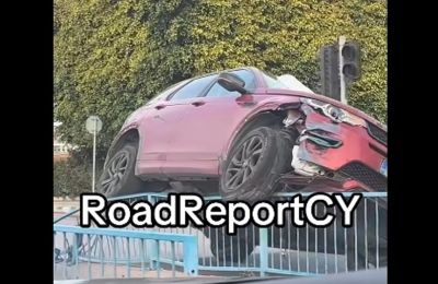 Λεμεσός: Οδηγός έχασε τον έλεγχο και ανέβηκε στα κιγκλιδώματα (ΒΙΝΤΕΟ)