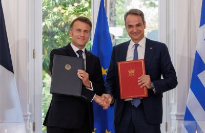 Υπό τους ήχους του Toy Story η συμφωνία Μακρόν - Μητσοτάκη (ΦΩΤΟ)