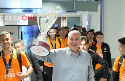 Βούλιαξε το αεροδρόμιο για τους θριαμβευτές του ΟΦΗ! (vid)