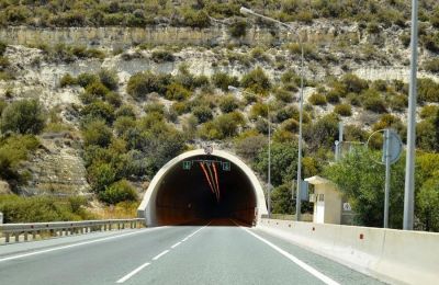 Έκλεισε λωρίδα στον αυτοκινητοδρόμου Λεμεσού-Πάφου λόγω ακινητοποίησης φορτηγού.