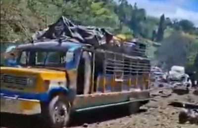 Ισχυρή έκρηξη σε λεωφόρο στην Κολομβία.