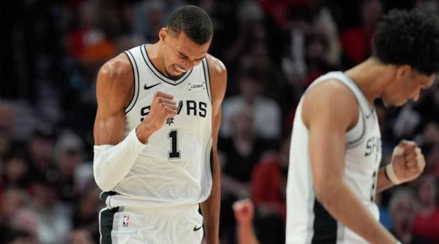 Ένα βήμα πριν την πρόκριση Σπερς και Σέλτικς