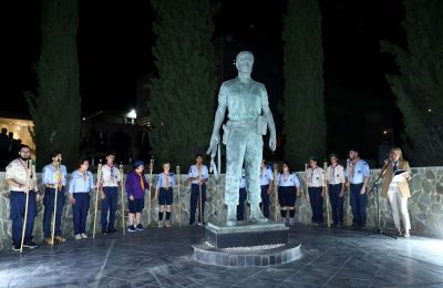 Το άγαλμα του Τάσου Μάρκου στο αμφιθέατρο του Αγίου Δομετίου.