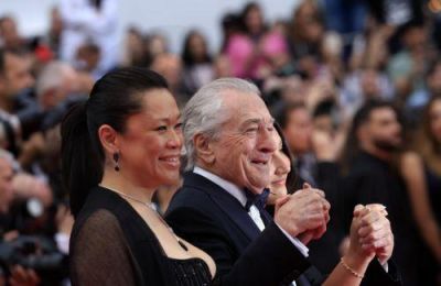 Μια σειρά από μεγάλα ονόματα σταρ του Χόλιγουντ υπέγραψαν ανοιχτή επιστολή κατά της συγχώνευσης, επικαλούμενοι τον κίνδυνο για τις θέσεις εργασίας.