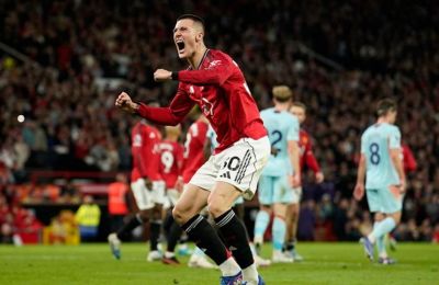 Έβγαλε...κεντρί η Γιουνάιτεντ και «τσίμπησε» την Μπρέντφορντ!