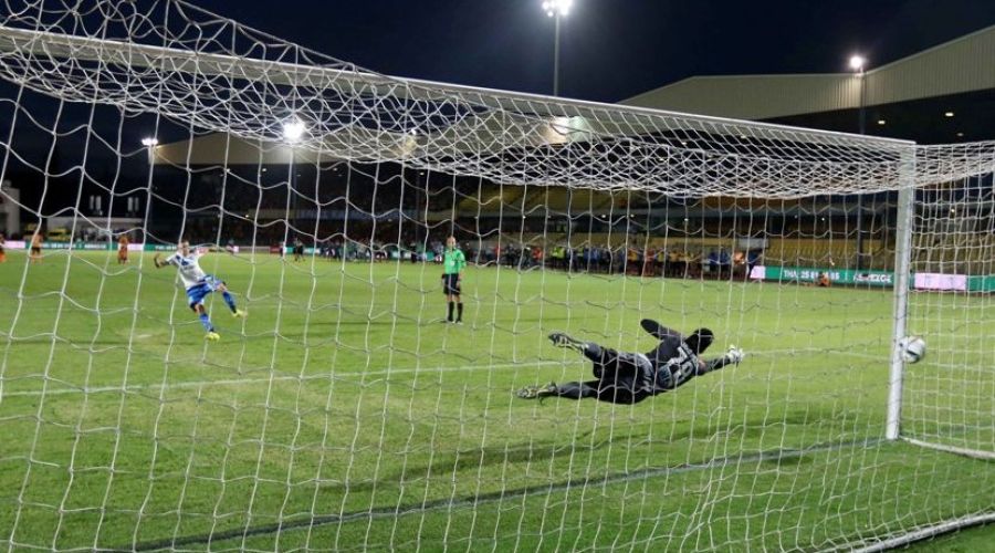 ΑΠΟΕΛ – Απόλλων: Όταν η μπίλια έκατσε στο «μπλε»... δέκα χρόνια πριν!