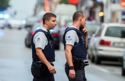 Σύμφωνα με την εισαγγελία των Βρυξελλών, η οποία ανακοίνωσε τη διπλή σύλληψη στις αρχές του 2025, τα θύματα ήταν πέντε παιδιά, «ηλικίας περίπου από 18 έως 36 μηνών».