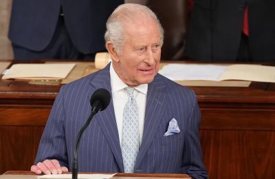 Στην ίδια αίθουσα, απηύθυνε λόγο το 1991, η μητέρα του βασιλιά Καρόλου, βασίλισσα Ελισάβετ Β'.