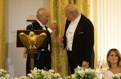 Ο βασιλιάς Κάρολος πλήρωσε με το ίδιο νόμισμα τον Ντόναλντ Τραμπ.