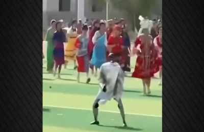 Ρομπότ σε σχολική γιορτή στην Κίνα σταμάτησε να ακολουθεί προγραμματισμένη χορογρραφία.