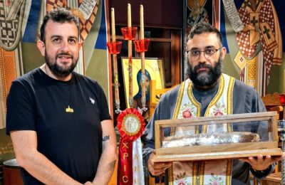 Έφτασε από την Αίγινα η Τιμία Χείρα του Αγίου Νεκταρίου