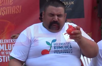 Έφαγε μισό κιλό καυτερές πιπεριές σε διαγωνισμό φαγητού (ΒΙΝΤΕΟ)