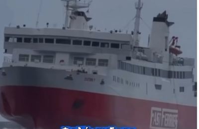 Η μάχη πλοίου με τα κύματα στη Φολέγανδρο (ΒΙΝΤΕΟ)