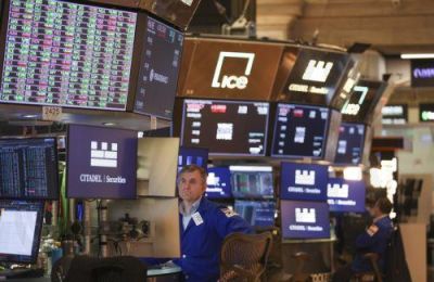 Άνοδος στη Wall Street, καθώς η πτώση του πετρελαίου αντισταθμίζει τις εντάσεις στη Μέση Ανατολή.