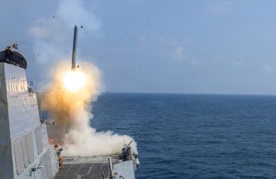 Νέο αμυντικό δόγμα της Ελλάδας με έμφαση σε πυραυλικά συστήματα μεγάλου βεληνεκούς και δυνατότητα αποτροπής από πολλαπλές κατευθύνσεις.