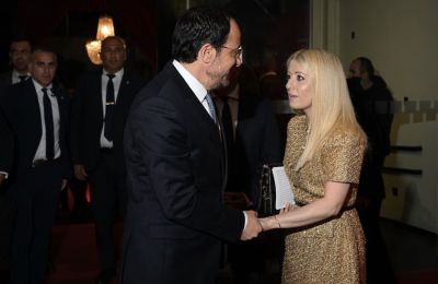 Η σύντομη συνάντησή που είχαν έστρεψε πάνω τους όλα τα βλέμματα 