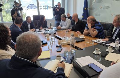 «Είναι τραγικό να χάνει κανείς μέσα σε μια στιγμή το ζωικό κεφάλαιο που αποτελεί τον κόπο μιας ζωής», δήλωσε η Υπουργός Γεωργίας.