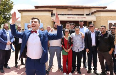 Ο Φειδίας Παναγιώτου επικαλέστηκε τον Αϊνστάιν στην κατάθεση των υποψηφιοτήτων της Άμεσης Δημοκρατίας στη Λευκωσία και δεν φαίνεται να έπεισε το κοινό