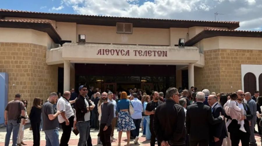 Υποψήφιος βουλευτής, με βίντεο από την Αστυνομική Διεύθυνση Λευκωσίας ενημέρωσε πως προχωρά σε καταγγελία δημοσιογράφου, ο οποίος και του απάντησε